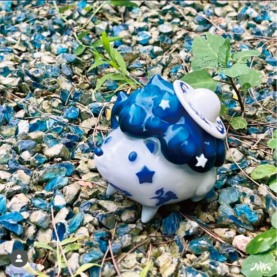 Season Hedgehog - Blue and white porcelain 